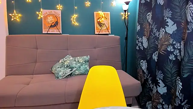 Snapshot of Xloe_Queen chatting on March 2025 01:40:01 PM Xloe Queen online show from March 2025 01:40:01 PM