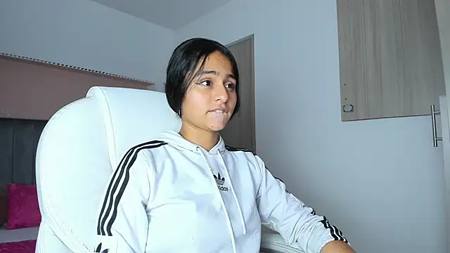 Snapshot of Giselle_Roldan chatting on September 2025 04:01:02 AM Giselle Roldan online show from September 2025 04:01:02 AM