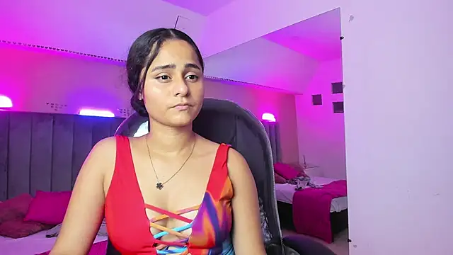 Snapshot of Giselle_Roldan chatting on June 2026 04:17:02 AM Giselle Roldan online show from June 2026 04:17:02 AM