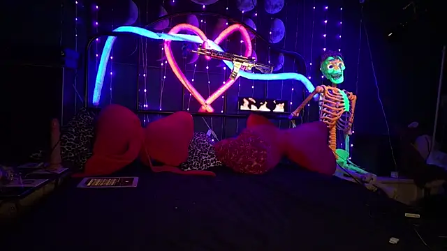 anonymouszN online show from November 2025 08:02:02 PM