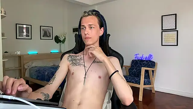 Den BlueXx online show from December 2024 04:28:01 PM