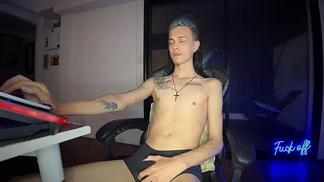 Den BlueXx online show from December 2025 06:00:01 AM