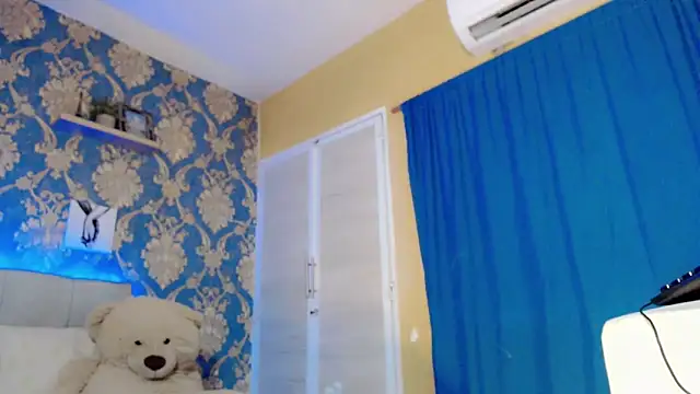 nicoledollts online show from November 2025 01:51:02 AM