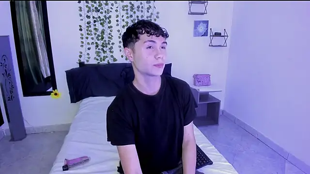 Snapshot of crushnier chatting on January 2025 05:20:01 PM crushnier online show from January 2025 05:20:01 PM