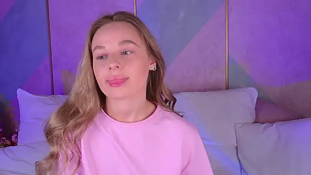 BeatriceEsmont online show from March 2025 08:32:02 PM