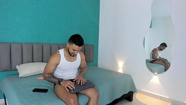 Snapshot of bruno_miller_ chatting on March 2025 09:27:01 PM bruno miller online show from March 2025 09:27:01 PM