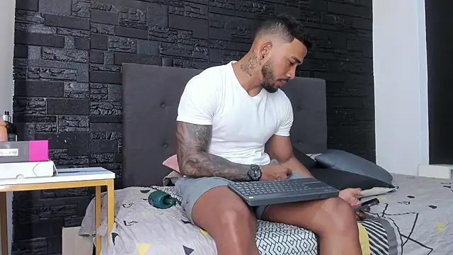 Snapshot of bruno_miller_ chatting on September 2025 09:25:02 PM bruno miller online show from September 2025 09:25:02 PM