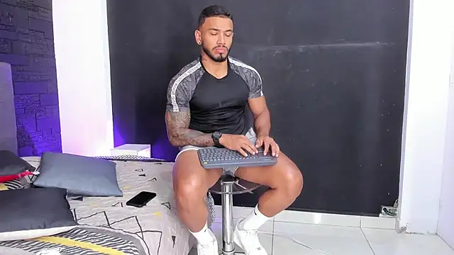 Snapshot of bruno_miller_ chatting on September 2025 08:43:01 PM bruno miller online show from September 2025 08:43:01 PM