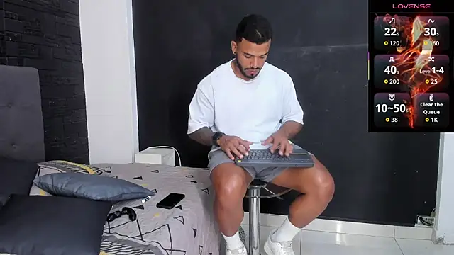 Snapshot of bruno_miller_ chatting on September 2025 08:42:02 PM bruno miller online show from September 2025 08:42:02 PM