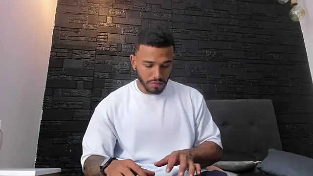 Snapshot of bruno_miller_ chatting on October 2025 07:09:02 PM bruno miller online show from October 2025 07:09:02 PM