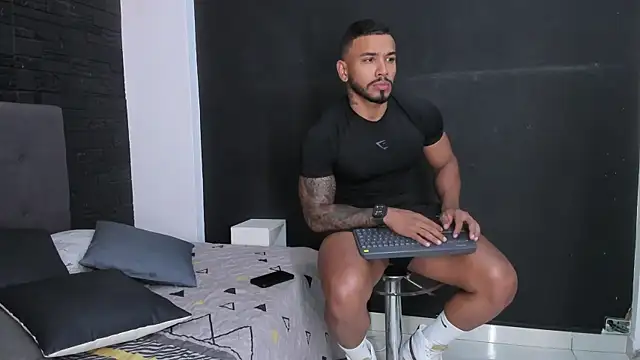 Snapshot of bruno_miller_ chatting on October 2025 10:07:02 PM bruno miller online show from October 2025 10:07:02 PM