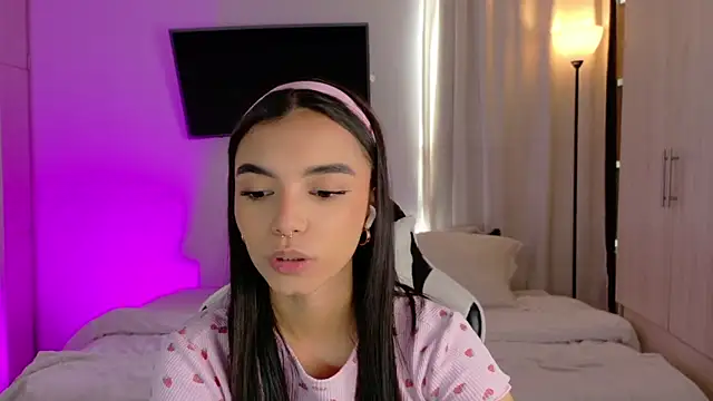 AnabelWolf online show from September 2025 04:45:01 PM