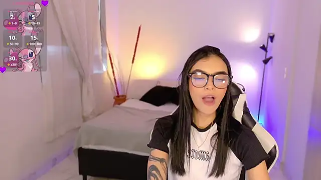 AnabelWolf online show from October 2025 04:33:01 PM