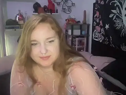 Snapshot of thickgingergoddess chatting on September 2025 06:40:01 PM thickgingergoddess online show from September 2025 06:40:01 PM