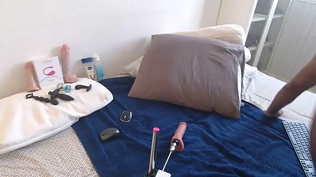 fiitboycam online show from April 2026 10:42:01 AM