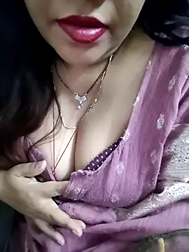 Snapshot of Mayuri77 chatting on May 2026 07:43:01 PM Mayuri77 online show from May 2026 07:43:01 PM