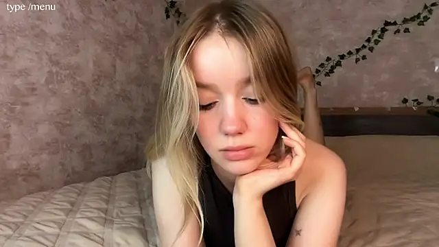 Snapshot of cutiemia0 chatting on June 2026 05:12:01 AM cutiemia0 online show from June 2026 05:12:01 AM
