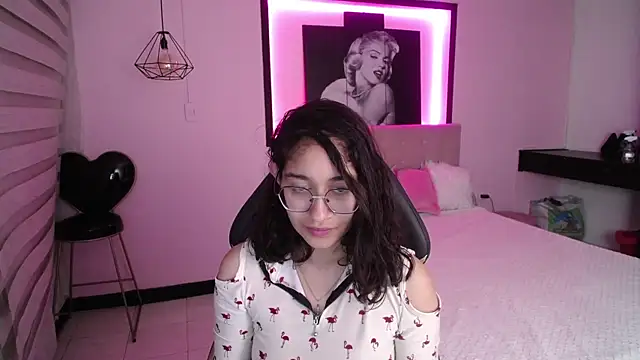 Lili Gomez  online show from December 2024 12:38:01 PM