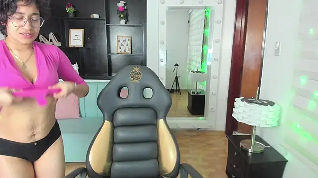 Lili Gomez  online show from January 2025 04:55:02 PM