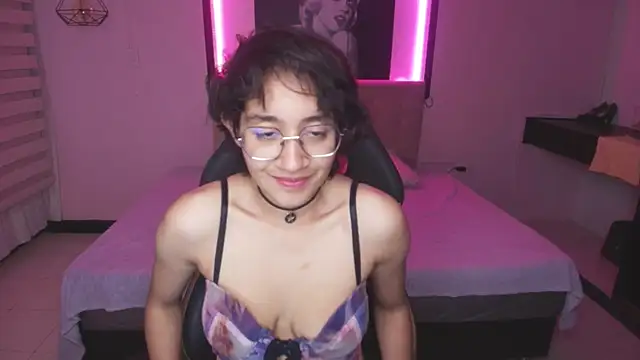 Lili Gomez  online show from February 2025 01:17:02 PM