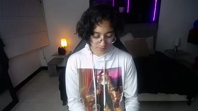 Lili Gomez  online show from March 2025 01:46:02 PM