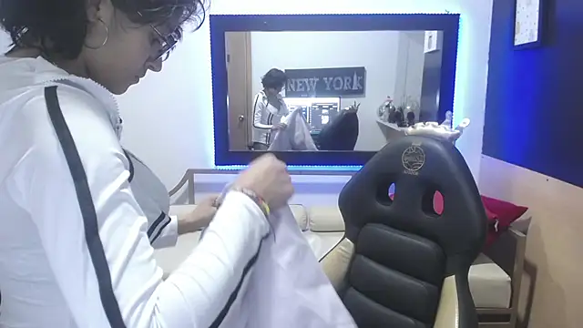 Lili Gomez  online show from March 2025 02:10:01 PM