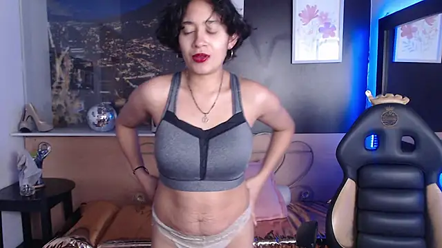 Lili Gomez  online show from October 2025 01:22:02 PM