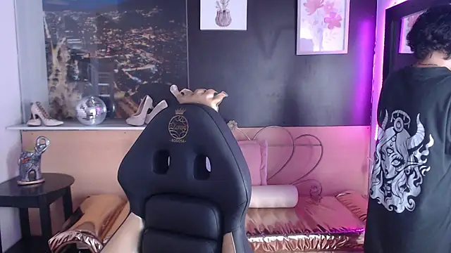 Lili Gomez  online show from October 2025 02:02:01 PM