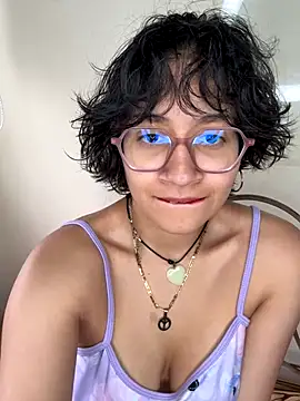 Lili Gomez  online show from December 2025 02:04:02 PM