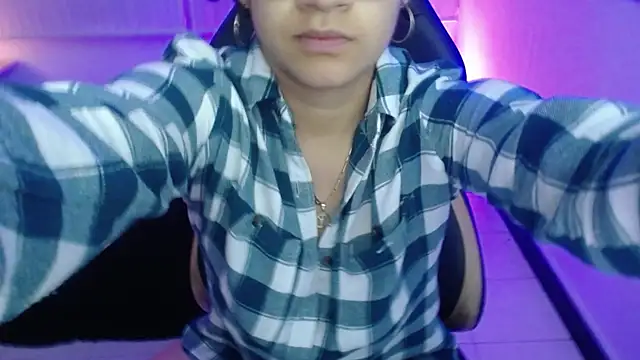 Lili Gomez  online show from January 2026 12:18:01 PM