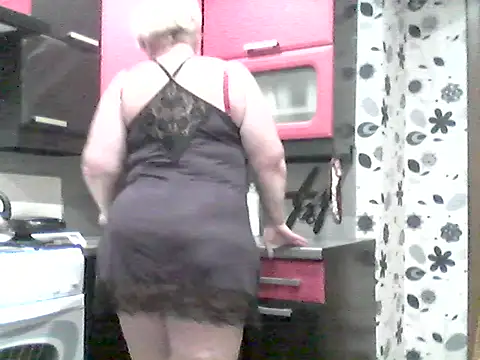 Snapshot of Lisa_Suzie chatting on November 2025 03:13:02 PM Lisa Suzie online show from November 2025 03:13:02 PM