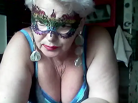 Snapshot of Lisa_Suzie chatting on June 2026 02:33:01 PM Lisa Suzie online show from June 2026 02:33:01 PM