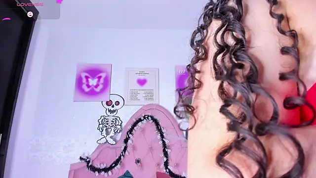 Snapshot of amandalee01 chatting on October 2025 07:48:02 PM amandalee01 online show from October 2025 07:48:02 PM