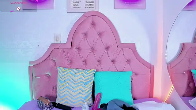 Snapshot of amandalee01 chatting on November 2025 06:19:01 PM amandalee01 online show from November 2025 06:19:01 PM