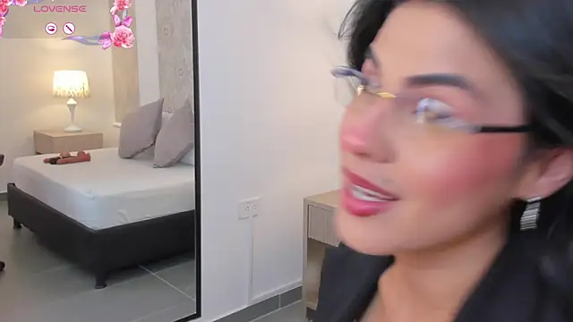 Snapshot of stephanya_ chatting on May 2026 07:32:02 PM stephanya online show from May 2026 07:32:02 PM