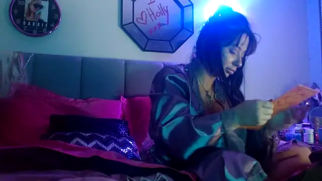 Snapshot of Hollyhudson123 chatting on January 2025 06:30:02 AM Hollyhudson123 online show from January 2025 06:30:02 AM