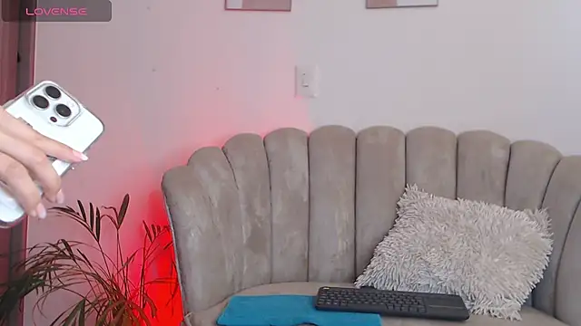 Tamaraa Serra online show from March 2025 04:56:02 PM