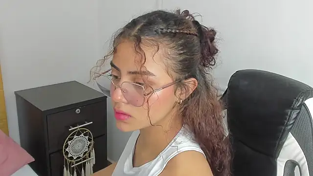 yaya23x online show from January 2025 07:31:02 PM