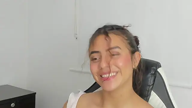 yaya23x online show from January 2025 03:26:01 PM