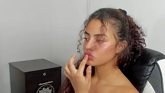 yaya23x online show from January 2025 06:24:02 PM