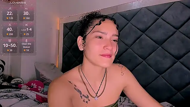 Nellyhills online show from October 2025 12:04:02 PM