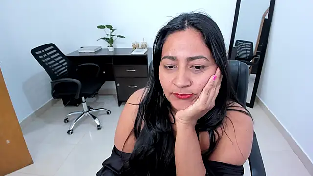 Snapshot of Adele_Sweett chatting on February 2025 06:37:01 PM Adele Sweett online show from February 2025 06:37:01 PM