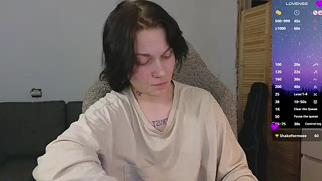 esajukyy online show from April 2026 04:32:01 PM