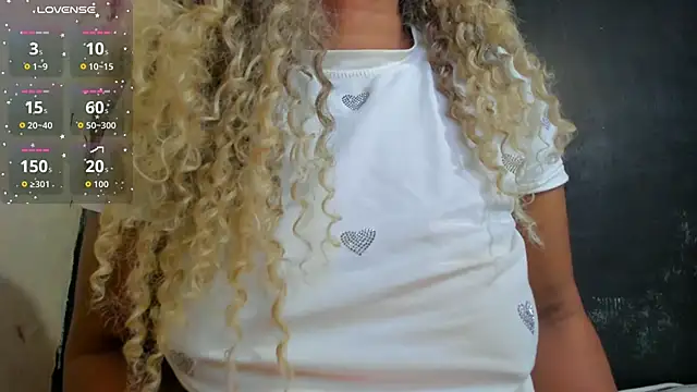 KamariaFyre online show from April 2026 05:33:02 AM