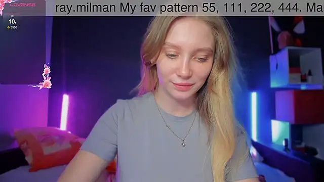 Snapshot of AliceMilman chatting on March 2025 02:53:02 PM AliceMilman online show from March 2025 02:53:02 PM