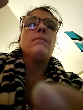 Snapshot of Neveah6 chatting on December 2024 11:21:01 AM Neveah6 online show from December 2024 11:21:01 AM
