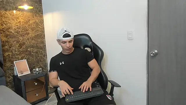Flynn Riider online show from December 2024 11:24:01 AM