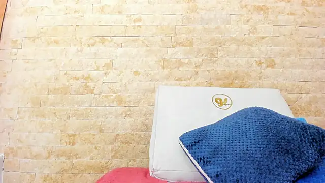 mia roldan  online show from December 2025 01:39:01 PM