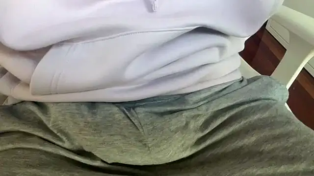 Snapshot of Axeeeeeeeeeeeel chatting on October 2025 04:42:01 PM Axeeeeeeeeeeeel online show from October 2025 04:42:01 PM