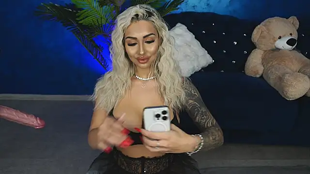 Snapshot of GoldenAmber chatting on January 2025 02:18:02 AM GoldenAmber online show from January 2025 02:18:02 AM